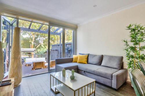 Ideal 3 Bedroom House City Centre Glebe 2 E-Bikes Included - main image