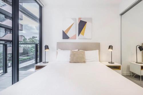 Executive Comfort Living Near La Trobe & RMIT Uni in 班杜拉