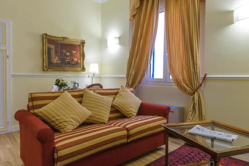 1 queen bed, 1 sofa bed