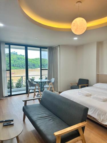 Apartment with View and Balcony room in Sokview Residence