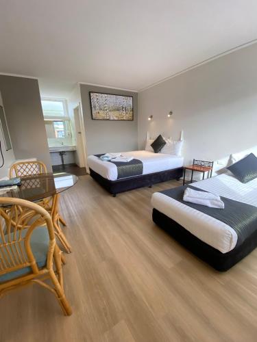 โรงแรมค็อบอินแลนเดอร์ (Cobb Inlander Motel) in เฮย์