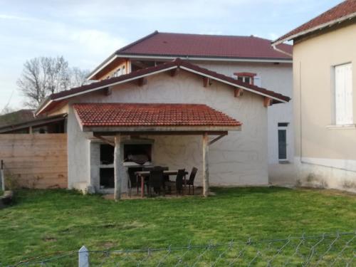 Iekārtas, Maison de 100m2 au cœur d'une pension équestre Les Sabots de Nina (Maison de 100m2 au cœur d'une pension equestre Les Sabots de Nina) in Marcollin