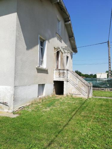 Dārzs, Maison de 100m2 au cœur d'une pension équestre Les Sabots de Nina (Maison de 100m2 au cœur d'une pension equestre Les Sabots de Nina) in Marcollin