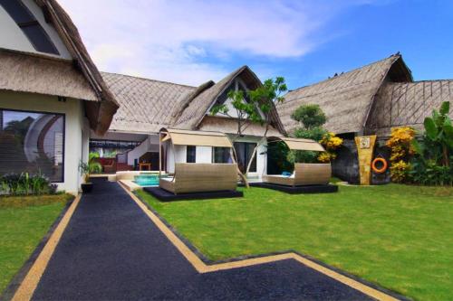Cozy Executive 2 BR Pool Villa ZN111