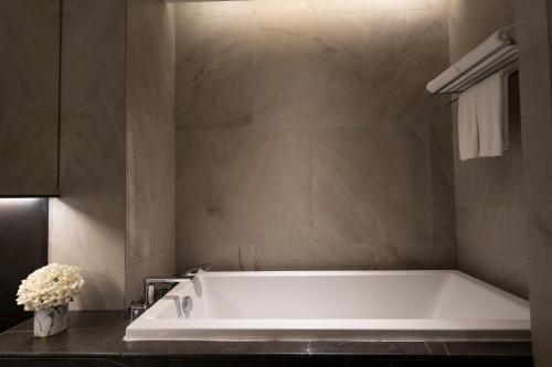 Walton Suites Sukhumvit Room Type - One Bedroom Deluxe