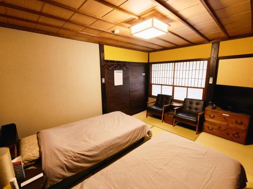 room detail thumbnail 1