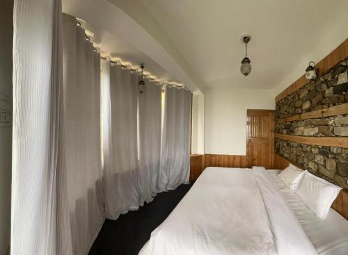 1 queen bed