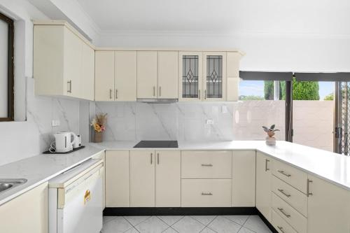 Cozy Private Single Room in Bankstown - Near Transport & Shops - Shared Bathroom - Tap to explore photos