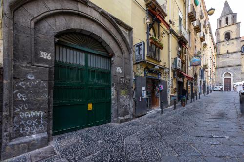 Entrance, Piazza Miraglia - Rooms by Wonderful Italy near Museo Cappella Sansevero