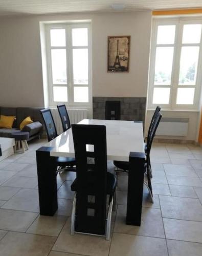 Iekārtas, Maison de 100m2 au cœur d'une pension équestre Les Sabots de Nina (Maison de 100m2 au cœur d'une pension equestre Les Sabots de Nina) in Marcollin