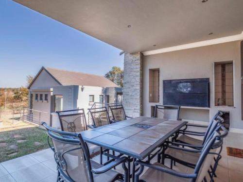 Oprema, Fairview Manor in Koro Creek Golf Estate
