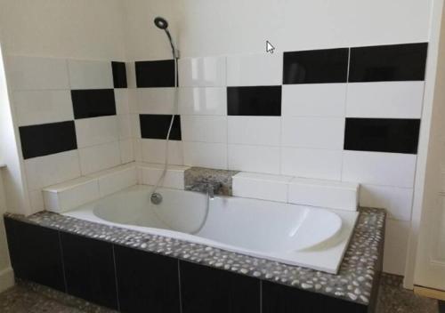 Vannas istaba, Maison de 100m2 au cœur d'une pension équestre Les Sabots de Nina (Maison de 100m2 au cœur d'une pension equestre Les Sabots de Nina) in Marcollin