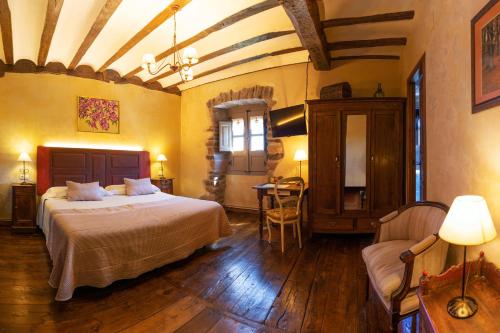 Double or Twin Room with Mountain View