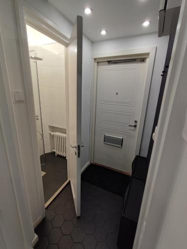 Bathroom, Ihastuttava huoneisto Helsingin ytimessa in Meilahti