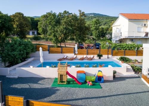 Koplietošanas atpūtas telpa ar TV, Holiday Home Trend in Donji Zagon