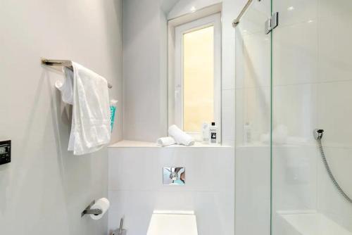 Designer Vinohrady Apartments - image 8