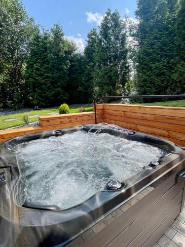 Hot tub, bystrice park Wellness Chata Voda in Vcelakov