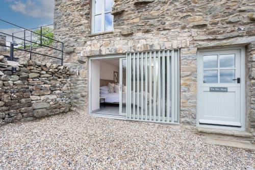 The Dog House with Hot Tub in Middleton (Cumbria)