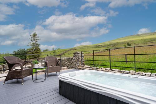 Kert, The Dog House with Hot Tub in Middleton (Cumbria)