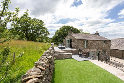 The Dog House with Hot Tub in Middleton (Cumbria)