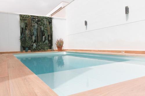 Sunrise & Pool Mairena Metro