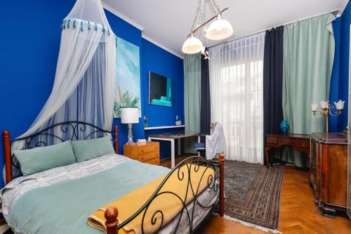 Fine Art Luxury Apartment 110 m2 , 3 min walk to Main Square, Краков