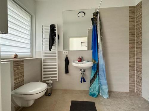 4 Zimmer im Neubau Bungalow, Garten, Grillen, bis 9 Personen 4 Zimmer im Neubau Bungalow, Garten, Grillen, bis 9 Personen