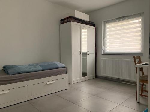 4 Zimmer im Neubau Bungalow, Garten, Grillen, bis 9 Personen 4 Zimmer im Neubau Bungalow, Garten, Grillen, bis 9 Personen