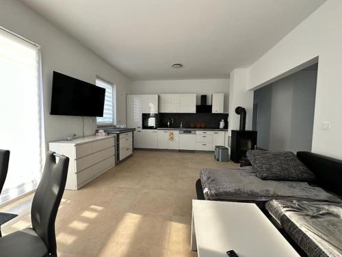 4 Zimmer im Neubau Bungalow, Garten, Grillen, bis 9 Personen 4 Zimmer im Neubau Bungalow, Garten, Grillen, bis 9 Personen