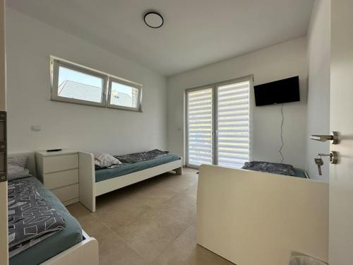 4 Zimmer im Neubau Bungalow, Garten, Grillen, bis 9 Personen 4 Zimmer im Neubau Bungalow, Garten, Grillen, bis 9 Personen