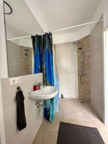 4 Zimmer im Neubau Bungalow, Garten, Grillen, bis 9 Personen 4 Zimmer im Neubau Bungalow, Garten, Grillen, bis 9 Personen