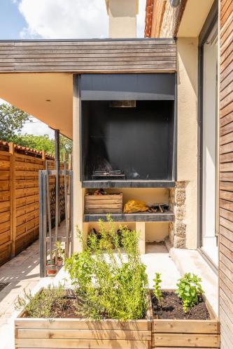 Facilities, Le plongeoir dans Montpellier in La Chamberte