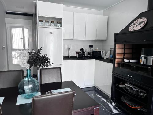 Konyha, IN LOVE in Mahora