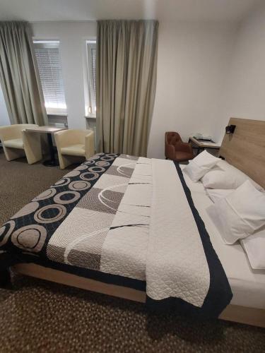 Hotel Avion - image 5