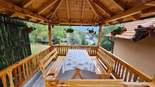 Apartmani Maksimović (Apartmani Maksimovic) in Mokra Gora