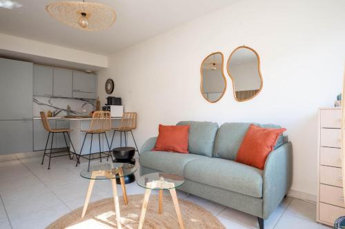 One-Bedroom Apartment image 8