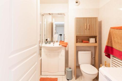 One-Bedroom Apartment image 2