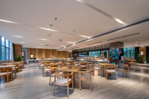 Mehood Lestie, Guangzhou Huangpu Baoneng Performing Arts Center – Guangzhou (Canton), IA