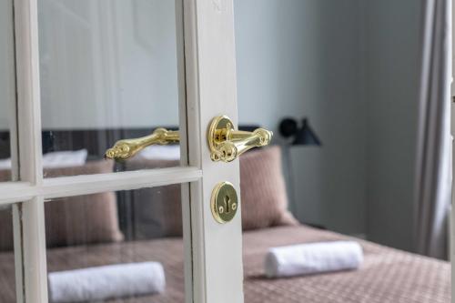 104SQM Apt. CITY CENTER - Next to shopping district - image 12