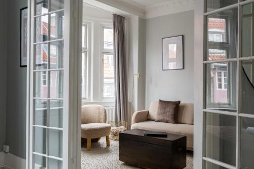 104SQM Apt. CITY CENTER - Next to shopping district - image 2