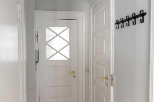 104SQM Apt. CITY CENTER - Next to shopping district - image 13