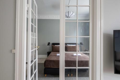 104SQM Apt. CITY CENTER - Next to shopping district - image 3