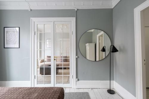 104SQM Apt. CITY CENTER - Next to shopping district - image 5