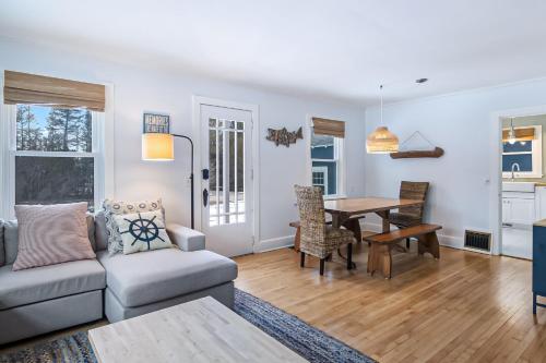 Cape Cottage in Suttons Bay, USA