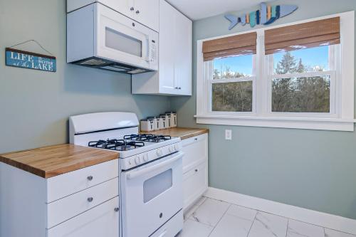 Cape Cottage in Suttons Bay, USA