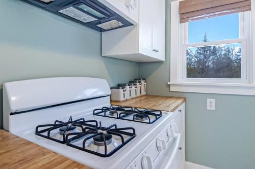 Cape Cottage in Suttons Bay, USA