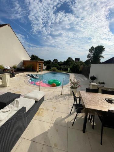 Maison avec piscine proche de Paris cottage Groslay