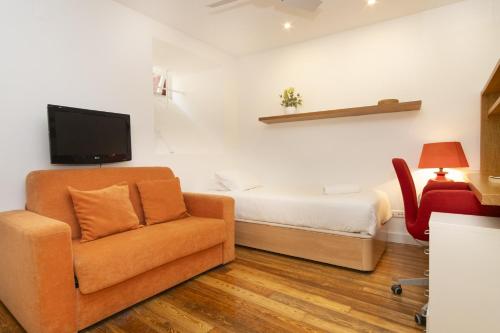 Apartment with terrace in downtown - TTL279 - image 2