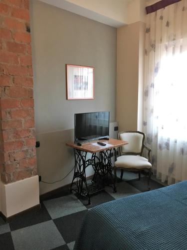 Double or Twin Room image 6