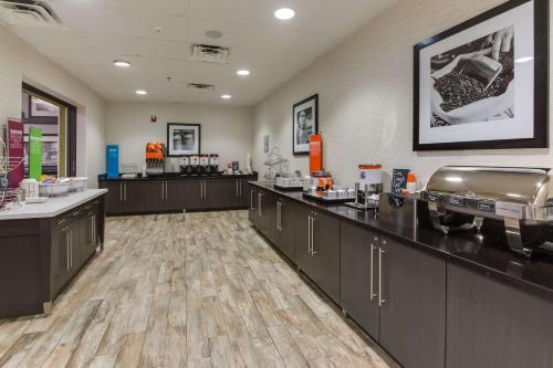 Hampton Inn White House - image 10